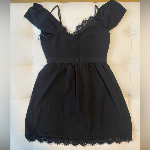 New Wayf Black Off the Shoulder Lace Trimmed Baby Doll Dress Size XS - Picture 7 of 7